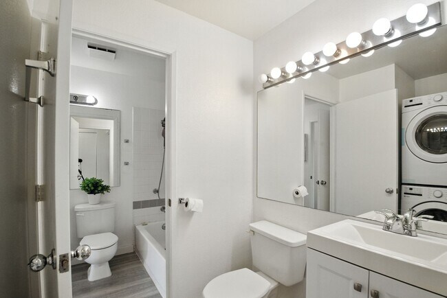 Building Photo - Lihue 2-Bedroom Condo for Rent