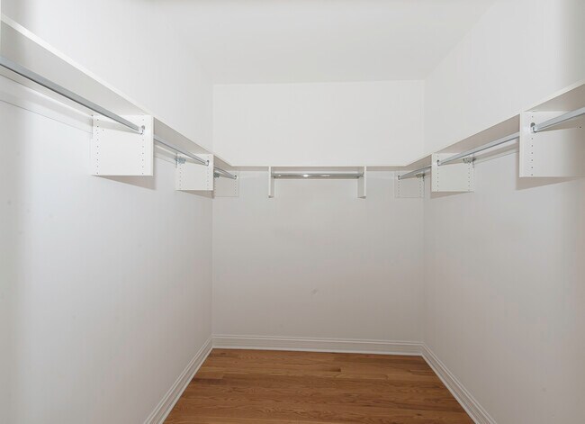 Building Photo - 520 N Western Ave