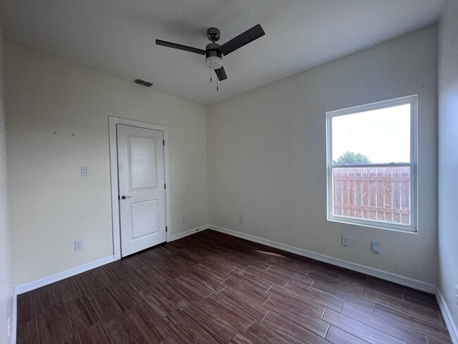 Building Photo - SUPER LOW PRICED - 2bed/2bath Apartment in Edinburg. Don't Miss Out!