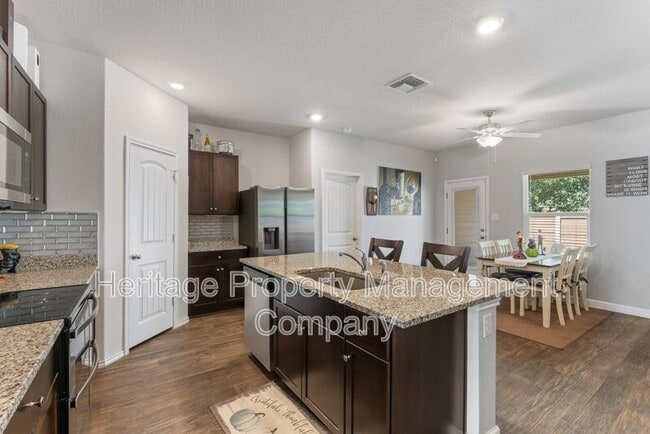 Building Photo - 829 Margay Lp