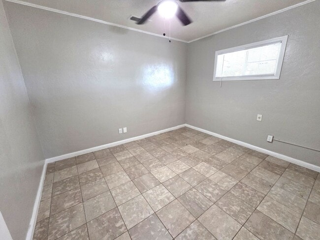 Building Photo - 4 Bedroom 2 Bath Home