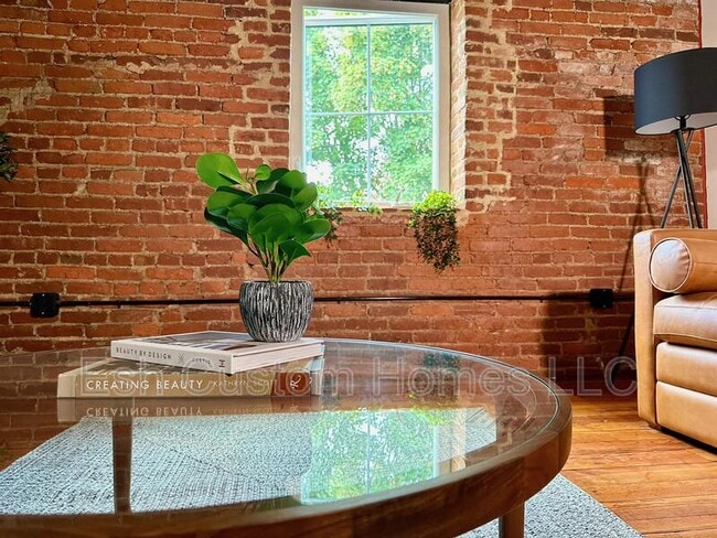 Building Photo - 437 W Grant St