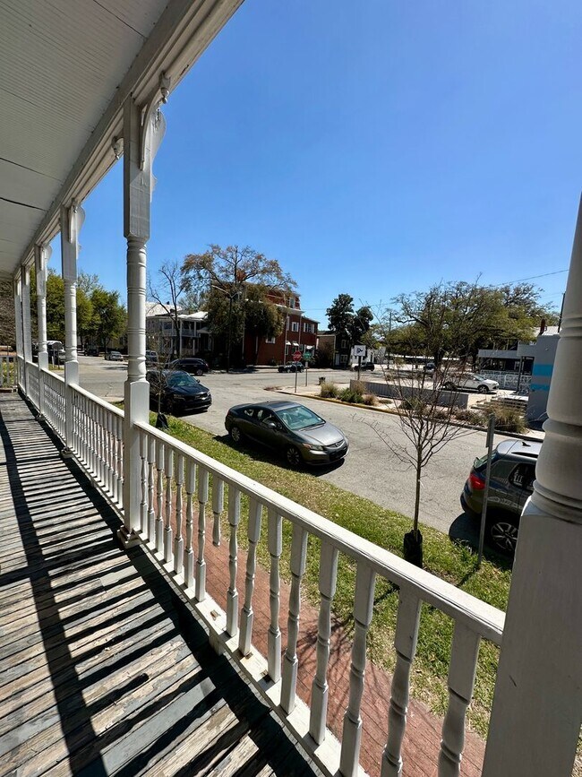 Building Photo - 3 BED | 2.5 BATH | WRAP AROUND PORCHES | MIDTOWN