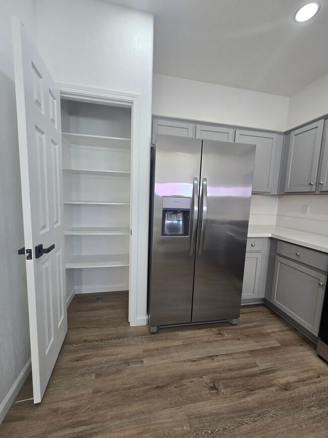 Building Photo - 3 BR 2 BA available Now