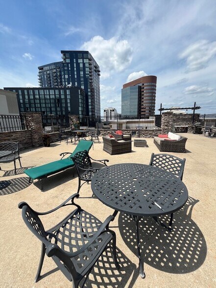 Rooftop deck - 1803 Broadway