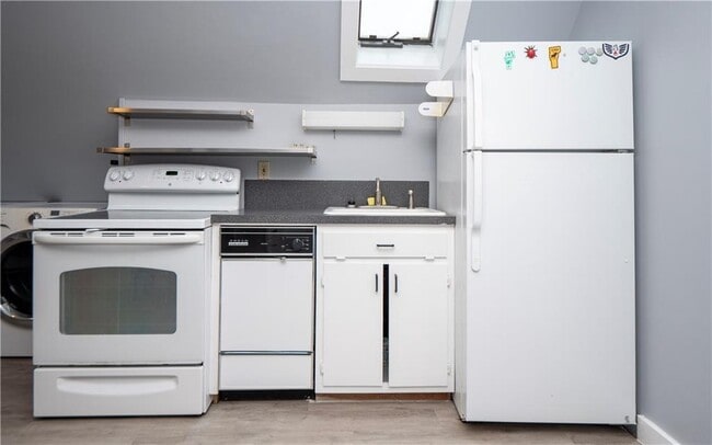 Building Photo - 438 Wolcott Ave