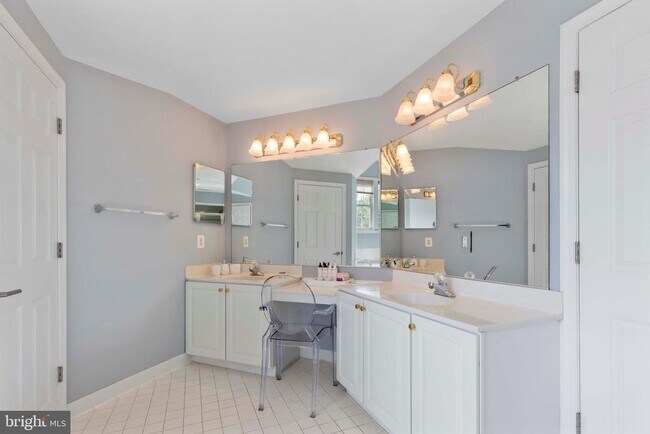 Building Photo - 12980 Highland Oaks Ct