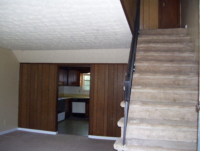 Building Photo - 925 McArthur Rd