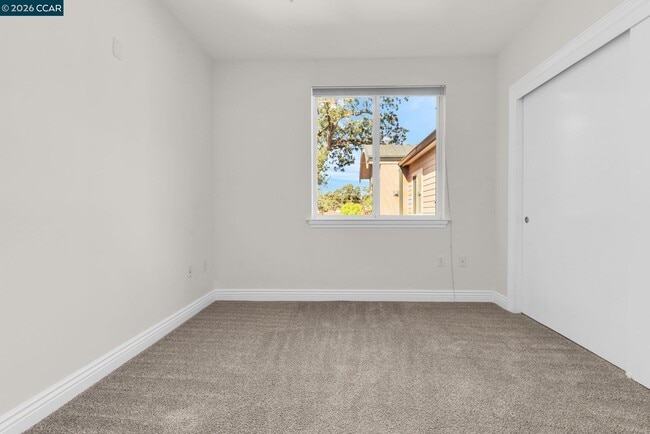 Building Photo - 1310 Creekside Dr