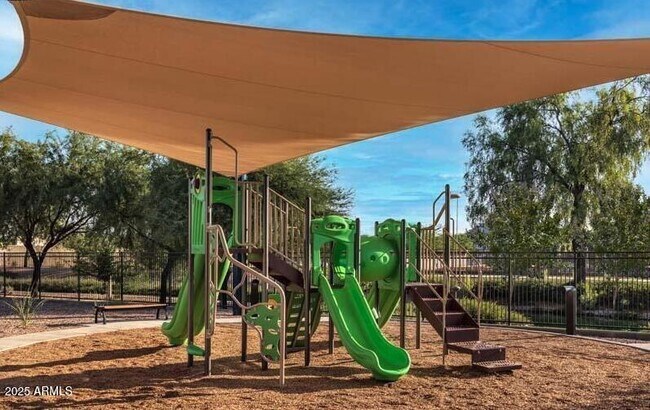 Building Photo - 775 E Furness Dr