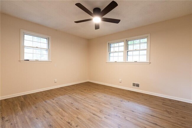 Building Photo - 3908 Bellair Dr