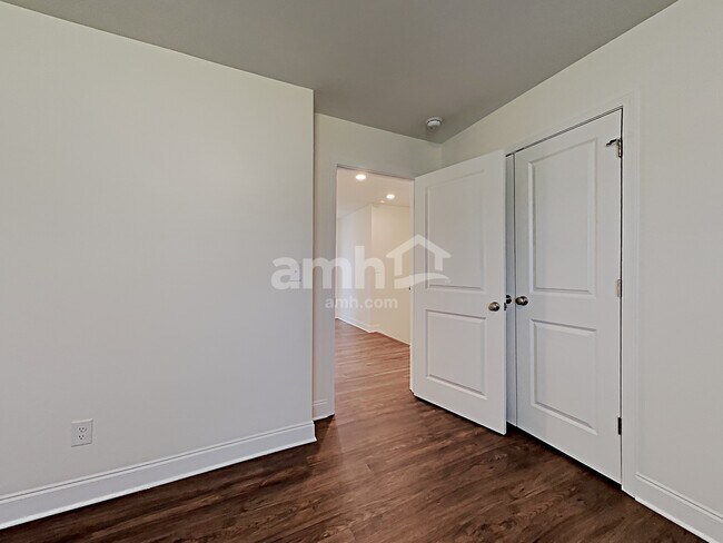 Building Photo - 161 Twin River Dr