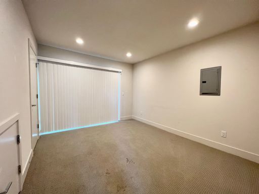 Building Photo - Stunning 2-Bedroom, 2.5-Bathroom Townhouse Located in Vibrant West Seattle.