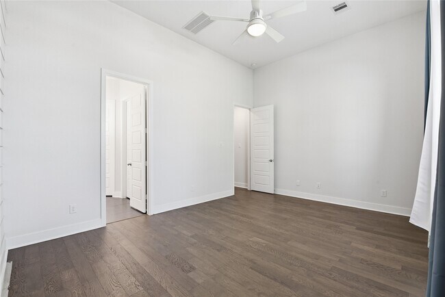 Building Photo - 15314 Viviente Dr