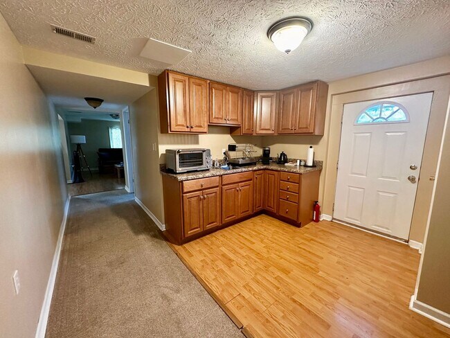 Building Photo - Comfortable Christiansburg Home with Great Location