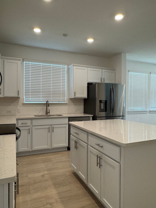 Building Photo - 4 BR/2.5BA | Single Family Home | 1-Car Garage Parking | Fenced backyard