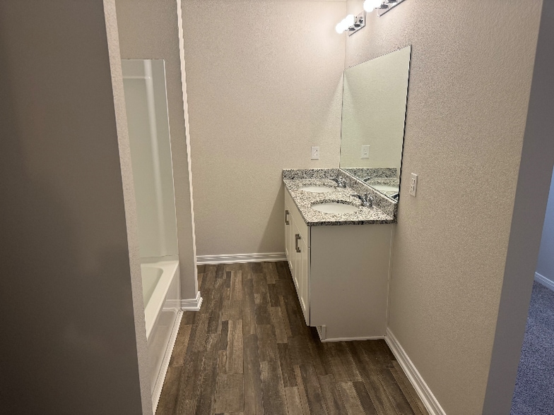 Building Photo - 15520 Taylorcrest Dr