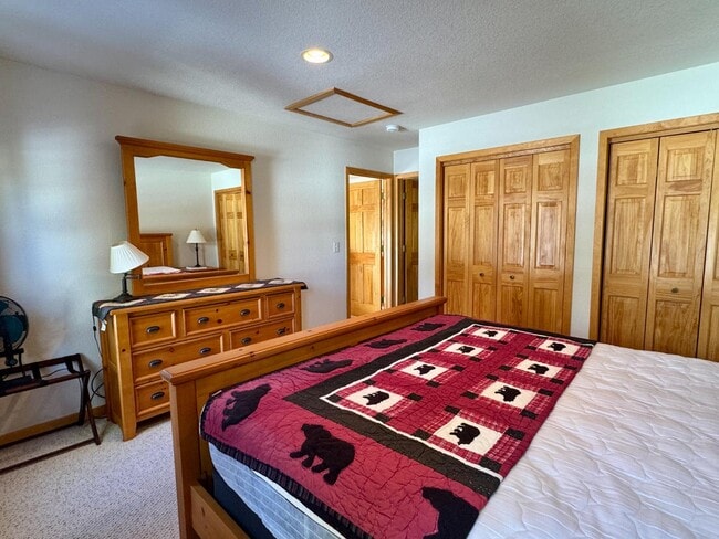 Building Photo - 904 Wapiti Dr