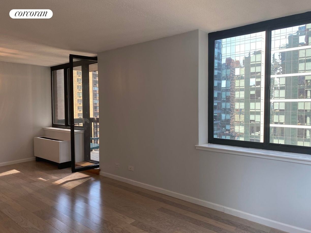 Building Photo - 250 E 40th St