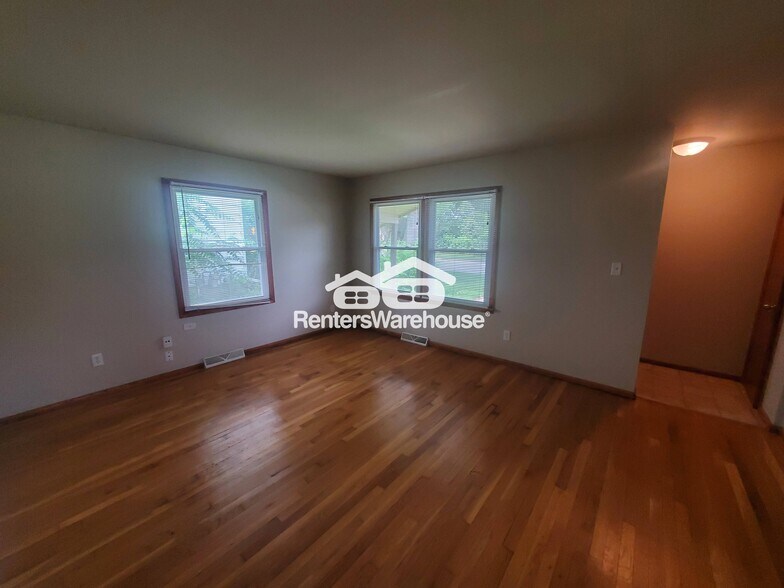 Building Photo - 6980 N 41st St