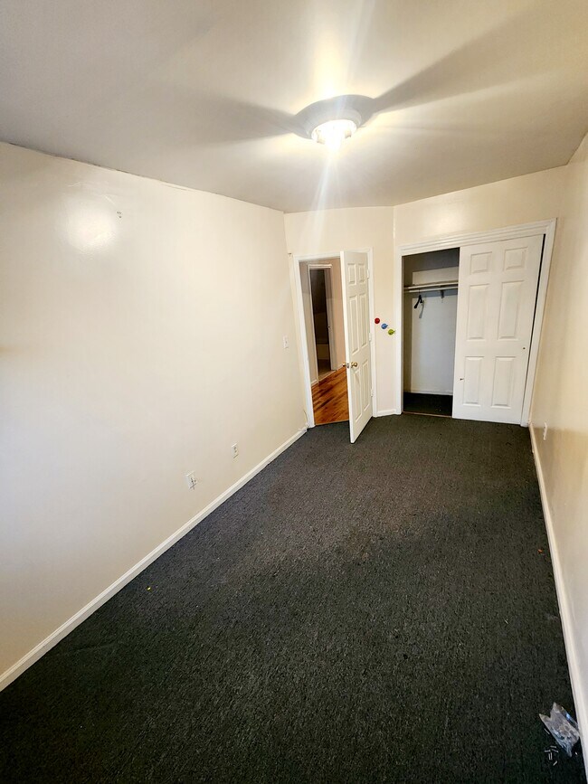 Building Photo - 2402 Dean St