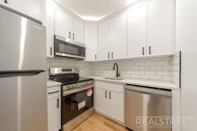 Building Photo - 1 bedroom in BROOKLYN NY 11213