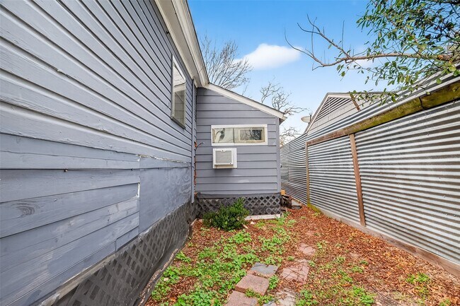 Building Photo - 5618 Belmark St