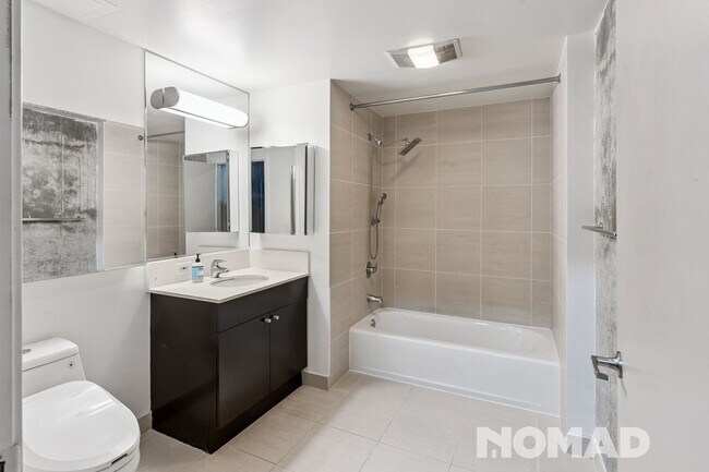 Building Photo - Large 1 Bedroom in Jack London Oakland w/ ...