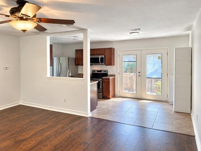 Building Photo - 1015 E Yager Ln