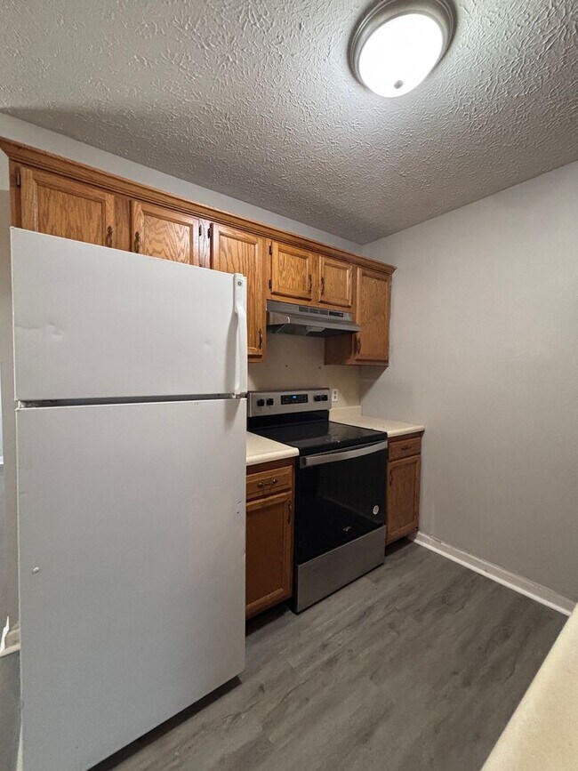 Building Photo - River Valley Apartments