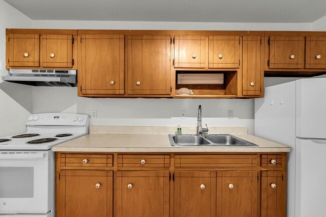 Building Photo - Folly Beach Apartment: Steps From All The Action