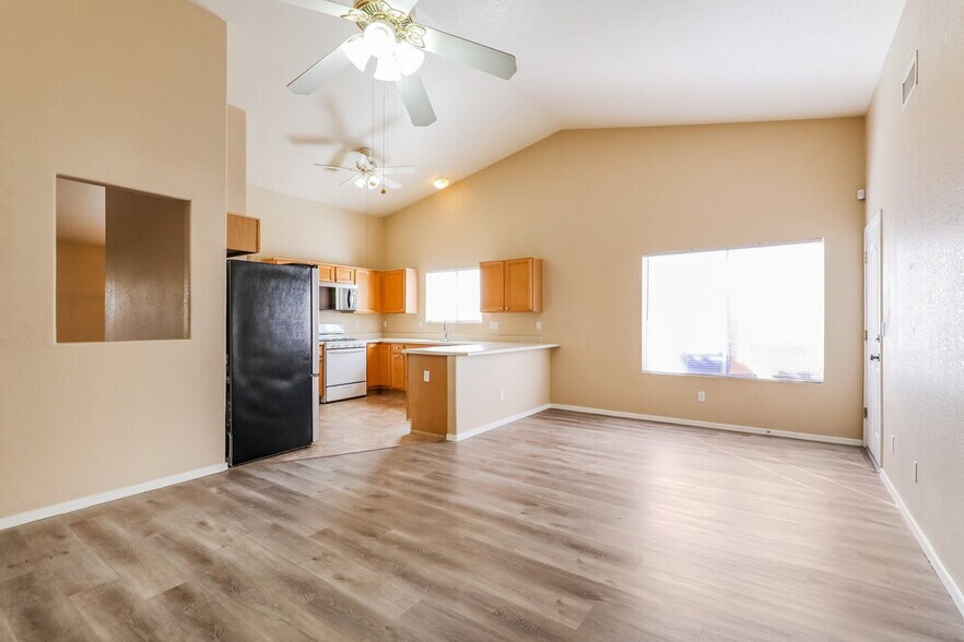 Building Photo - 9646 E Paseo San Ardo