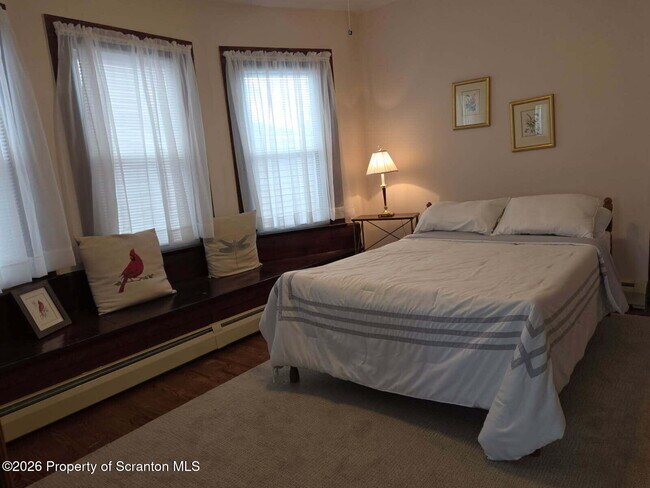 Building Photo - 1706 E Gibson St