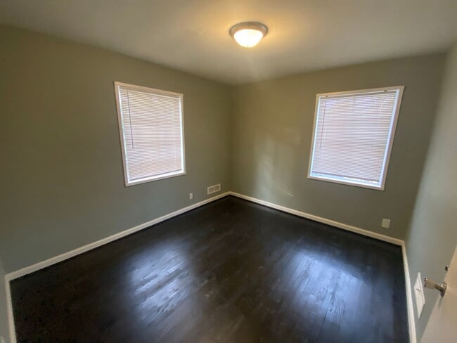 Building Photo - PRICE REDUCED!! MOVE IN READY!! CONTACT US...