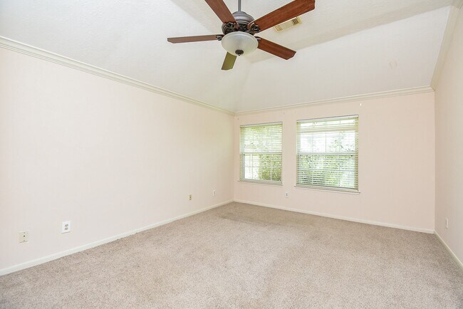 Building Photo - 807 Hyacinth Pl