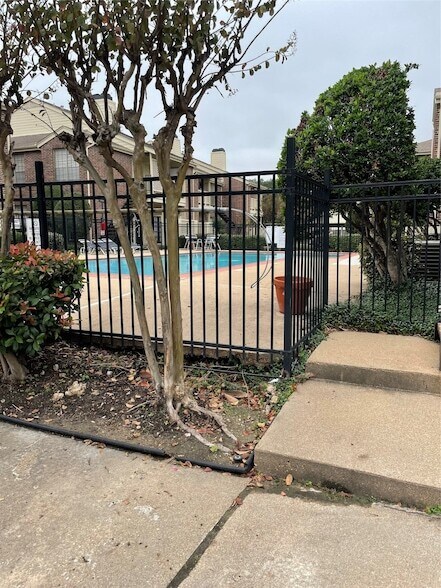 Building Photo - 2121 El Paseo St