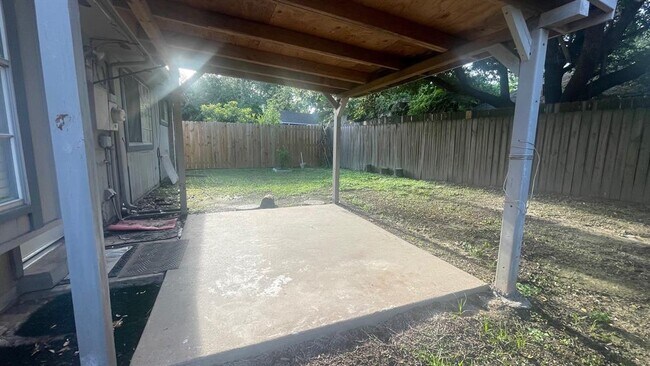 Building Photo - 9238 Golden Sunshine Dr