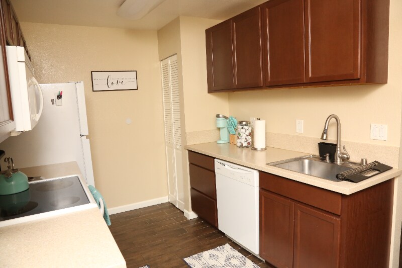 Building Photo - 1265 Kendall Dr