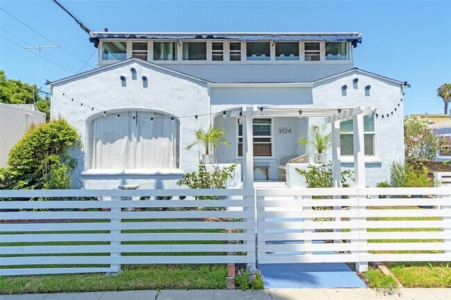 Building Photo - Craftsman Two Bedroom House! w/ Garage! NO...
