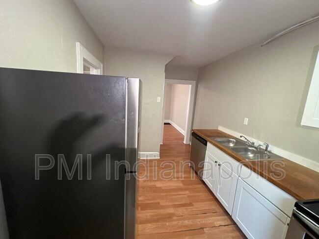 Building Photo - 310 N Riley Ave
