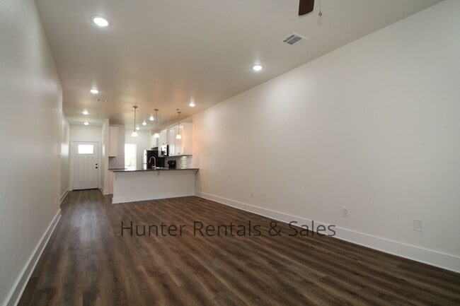 Building Photo - Upscale Three-bedroom Townhome!