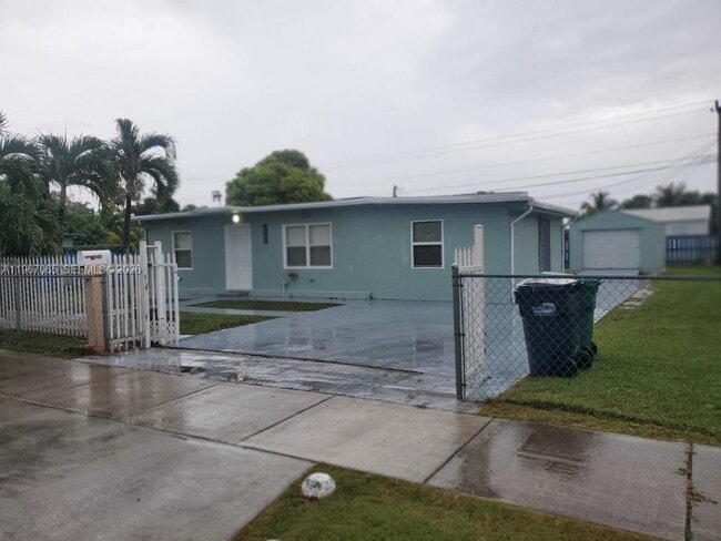 Building Photo - 15300 Leisure Dr