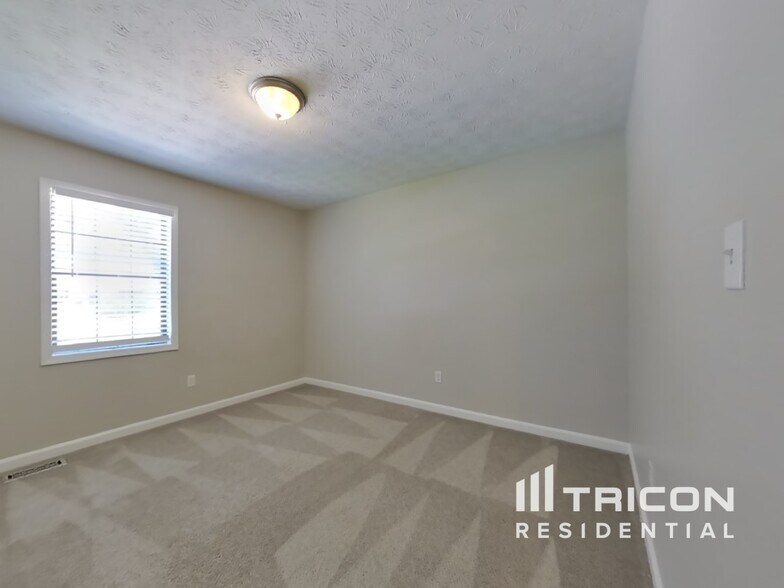 Building Photo - 1301 Fairridge Cir SW