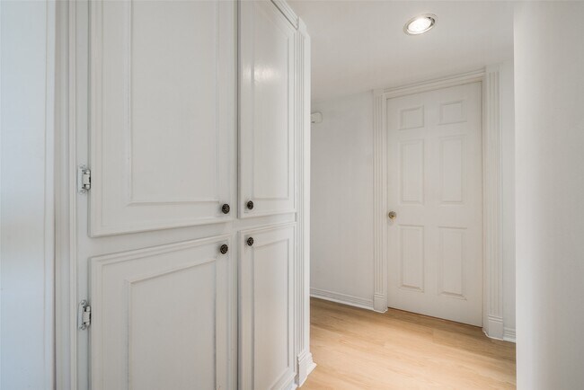 Building Photo - 7225 Beechnut St