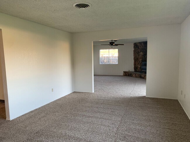 Building Photo - 4 bedroom home in convenient location on Alta Mesa Dr.