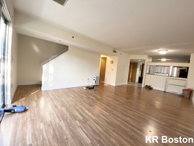 Building Photo - 152 N Beacon St