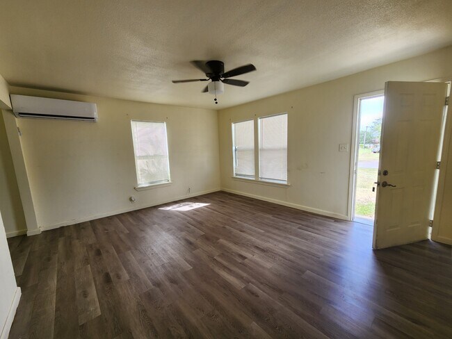 Building Photo - 2901 Frederick Dr