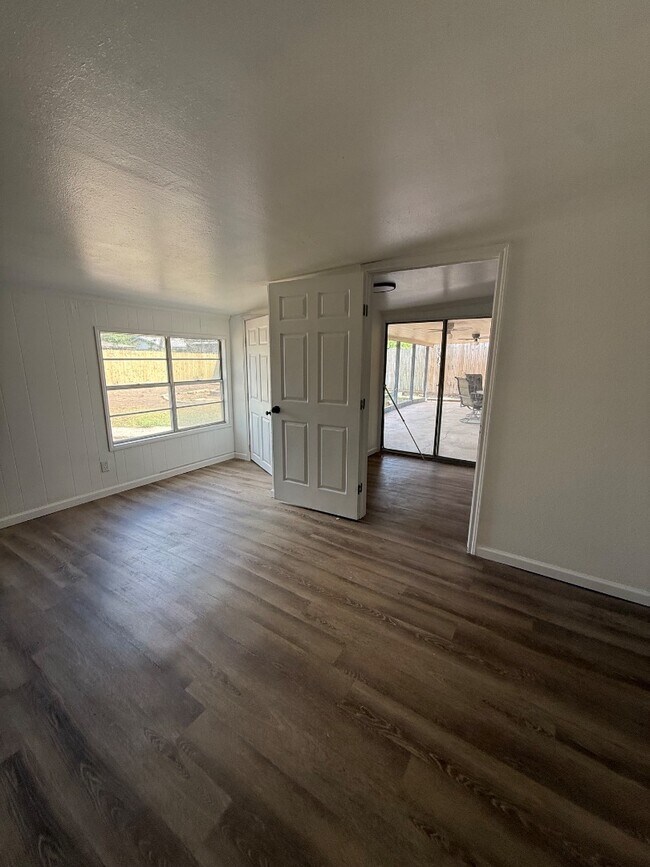 Building Photo - 1126 Stratton Dr