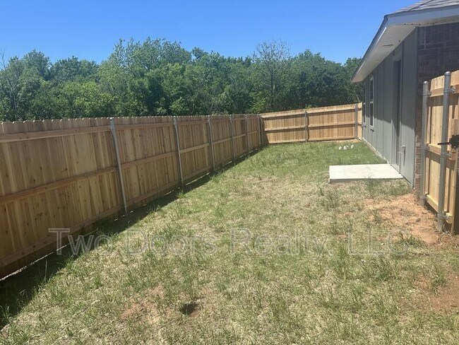 Building Photo - 1015 Ichabod Cir