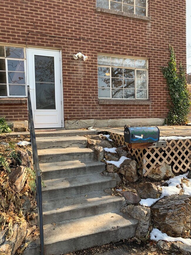 Primary Photo - 1 Bedroom Apartment Close University of Utah